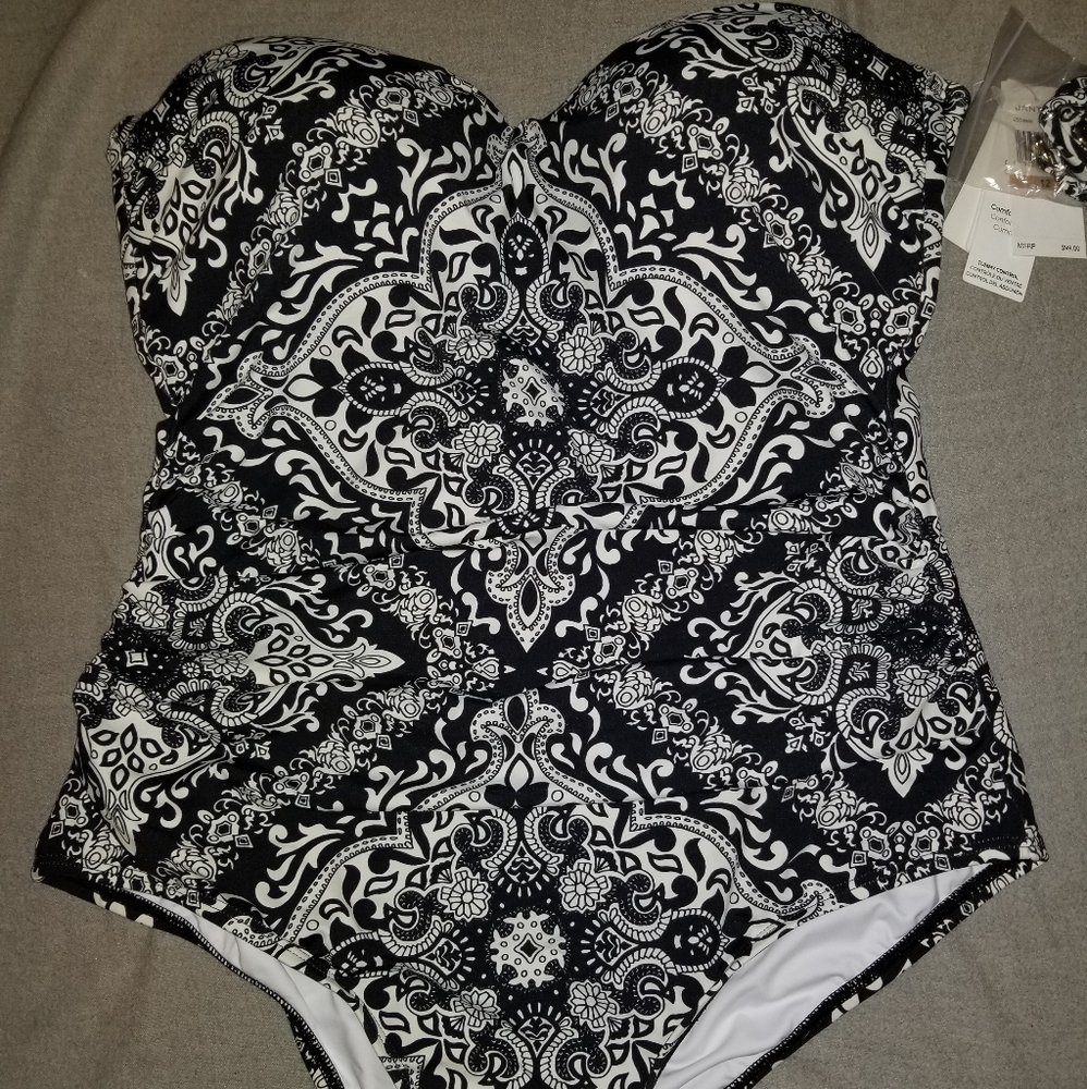 One piece Jantzen Bathing Suit Black & White